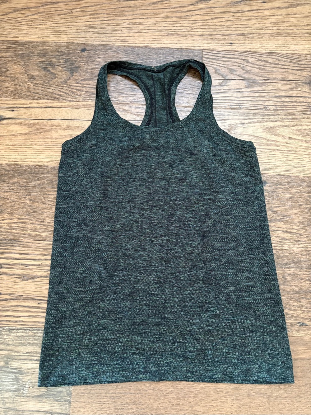 Lululemon Swiftly Speed Racerback
Black / Deep Coal / Clean Green / Azure